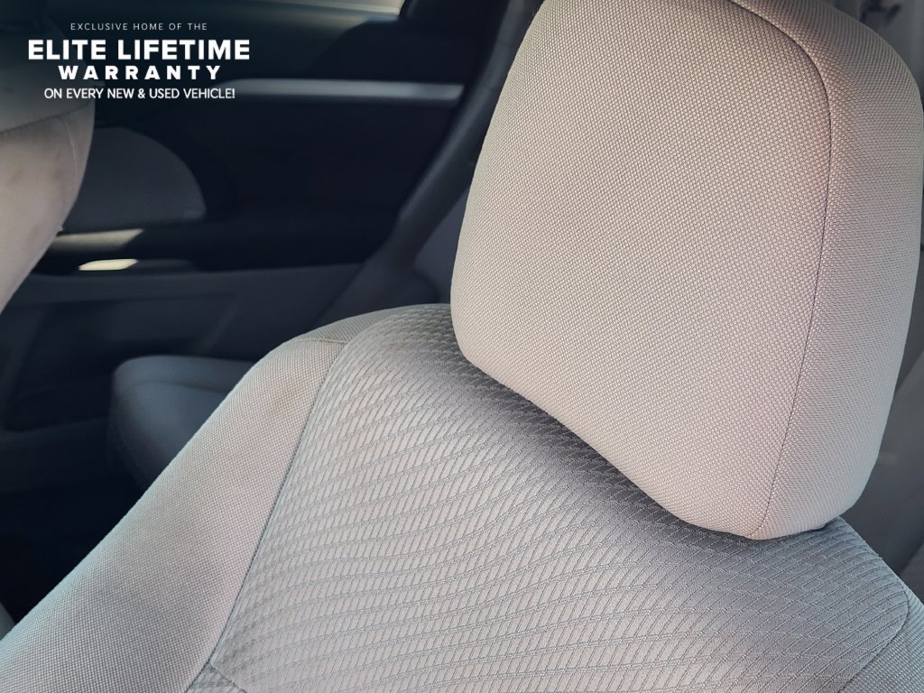 Used 2019 Toyota Highlander LE FWD image 14
