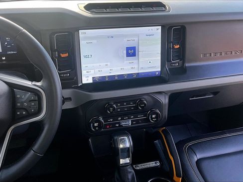 Used 2023 Ford Bronco Badlands image 6