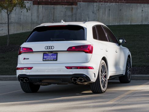 Used 2024 Audi SQ5 Prestige w/ Prestige Package image 4