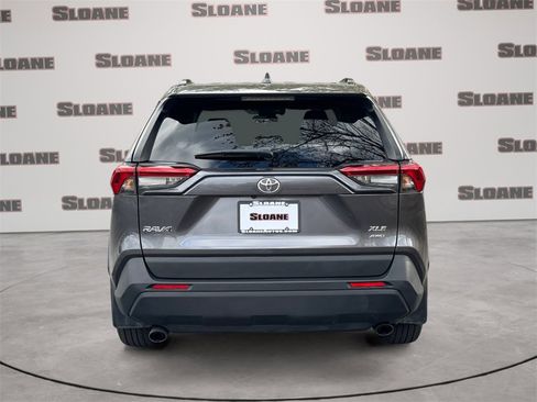 Used 2022 Toyota RAV4 XLE image 4