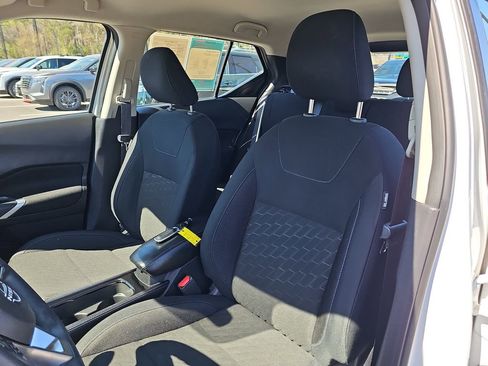 Used 2023 Nissan Kicks SV image 18