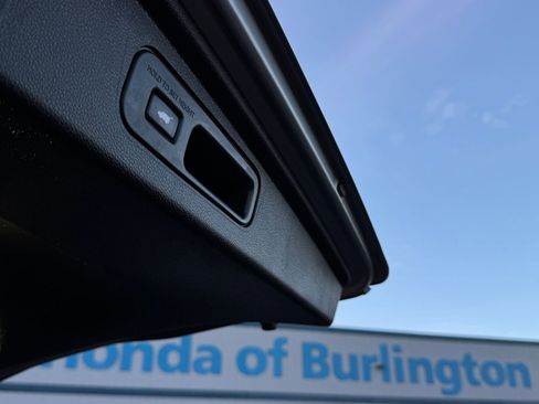 Certified 2024 Honda Odyssey Touring image 32