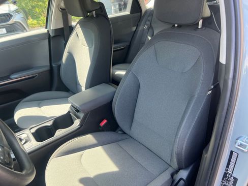 Used 2025 Kia K4 LXS image 31