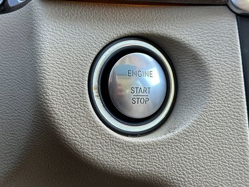 Used 2011 Mercedes-Benz E 350 BlueTEC Sedan image 33