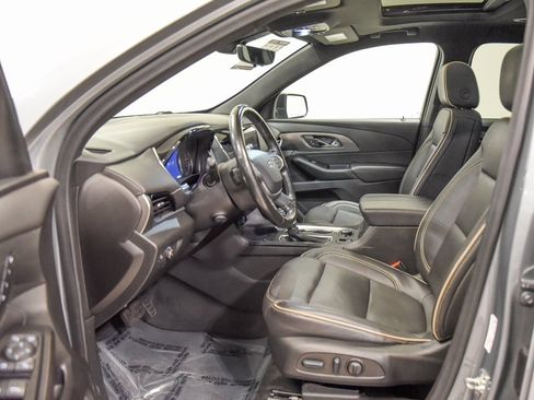 Used 2023 Chevrolet Traverse Premier w/ Redline Edition image 2