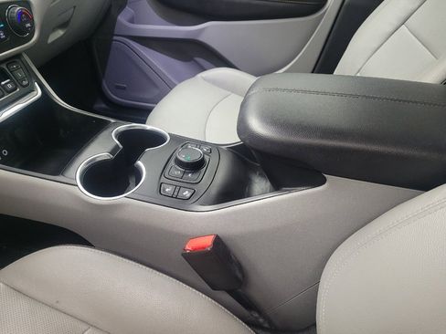 Used 2020 GMC Terrain SLT w/ Preferred Package FWD image 26