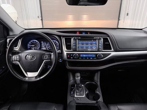 Used 2019 Toyota Highlander XLE FWD image 20
