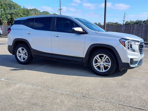 Used 2022 GMC Terrain SLE image 13