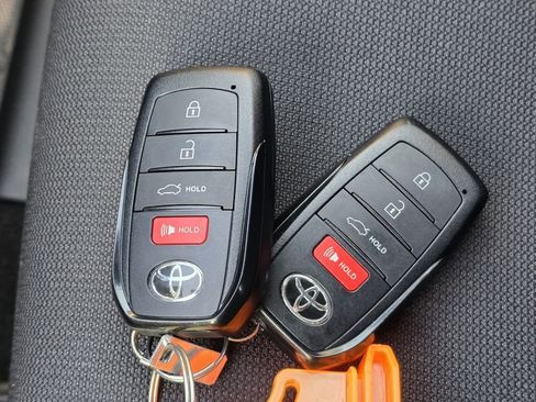 Used 2025 Toyota Corolla SE image 35