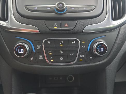 Used 2022 Chevrolet Equinox LT FWD image 21