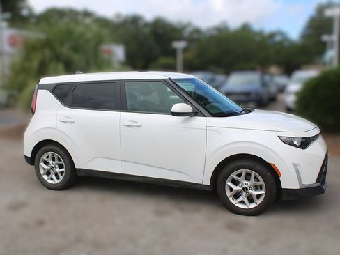 Certified 2024 Kia Soul LX w/ Option Group 015 FWD image 4