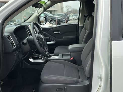 Certified 2023 Nissan Frontier SV w/ Tow Package image 9
