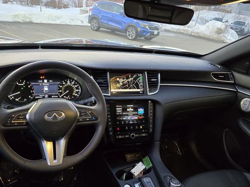 Certified 2025 INFINITI QX55 Essential image 8