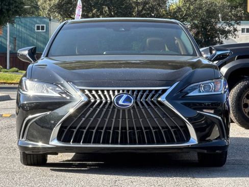 Used 2022 Lexus ES 300h w/ Premium Package image 8