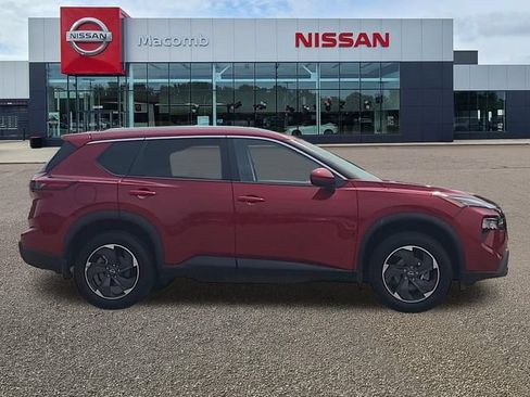 Used 2025 Nissan Rogue SV AWD/4WD image 8