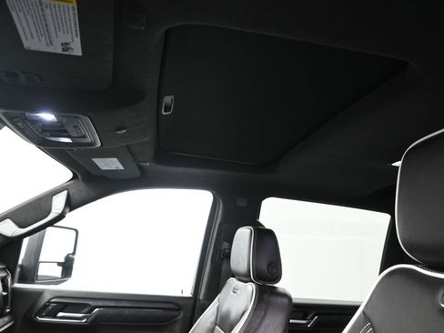 Used 2025 GMC Sierra 2500 AT4X image 8