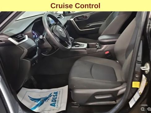 Used 2022 Toyota RAV4 LE image 10