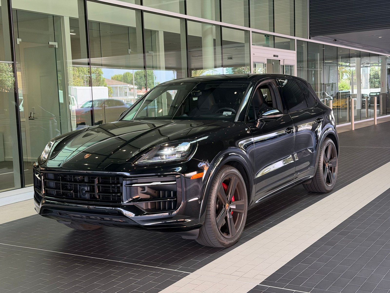 Certified 2025 Porsche Cayenne GTS AWD/4WD image 1