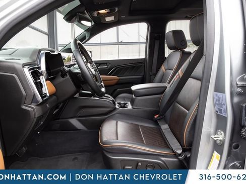 Used 2023 GMC Canyon AT4 w/ AT4 Premium Package AWD/4WD image 3