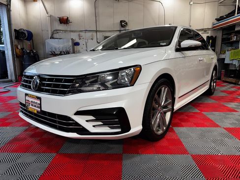 Used 2016 Volkswagen Passat 1.8T R-Line FWD image 3