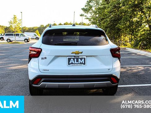 Used 2025 Chevrolet Trax LT FWD image 10