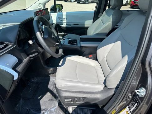 Used 2025 Toyota Sienna XLE w/ XLE Plus Package AWD/4WD image 27