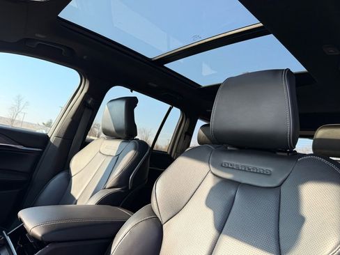 Used 2023 Jeep Grand Cherokee Overland w/ Luxury Tech Group IV image 26