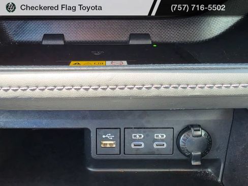 Used 2023 Toyota Highlander XLE FWD image 19
