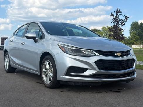 Used 2017 Chevrolet Cruze LT FWD image 1