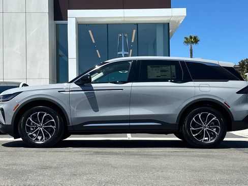 New 2026 Lincoln Nautilus Premier AWD/4WD image 6