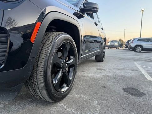 Certified 2023 Jeep Grand Cherokee Altitude image 9