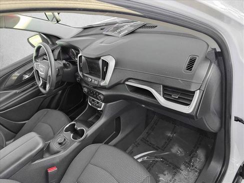 Used 2024 GMC Terrain SLE image 19