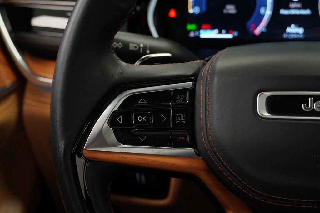 Certified 2025 Jeep Grand Cherokee Summit AWD/4WD image 32