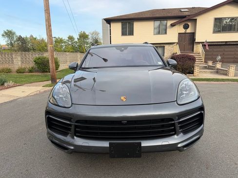Used 2022 Porsche Cayenne S Platinum AWD/4WD image 2