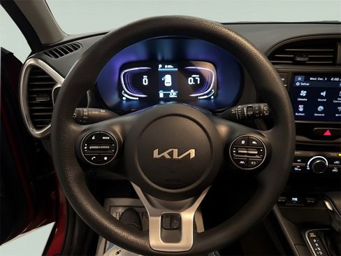 Used 2023 Kia Soul LX image 17