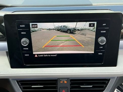 New 2026 Volkswagen Taos SE FWD image 21