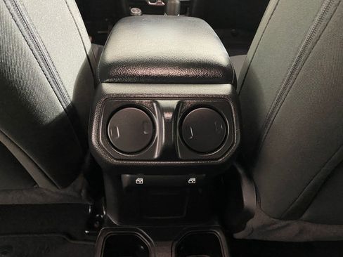 Used 2021 Jeep Wrangler Unlimited Sport image 27