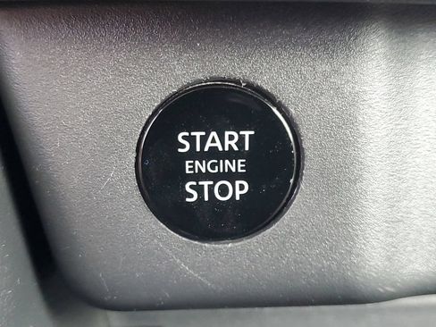 Certified 2025 Nissan Rogue SV FWD image 31
