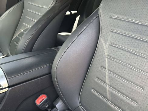 Used 2025 Mercedes-Benz GLC 300 image 17