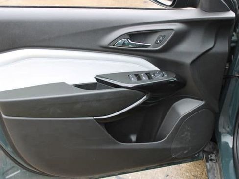 Used 2025 Chevrolet Trax LT image 19