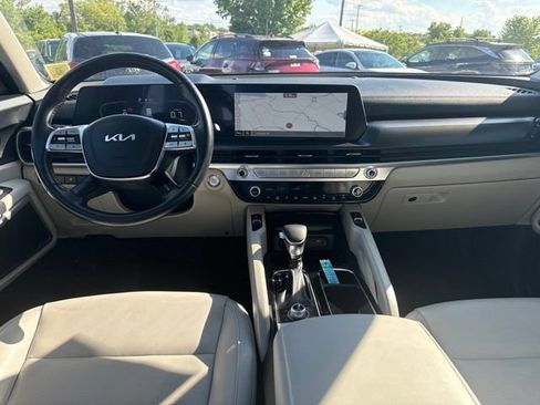 Certified 2023 Kia Telluride S w/ S Sunroof Package AWD/4WD image 15