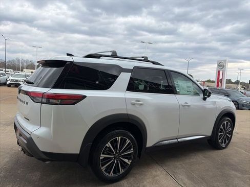 New 2026 Nissan Pathfinder Platinum image 4