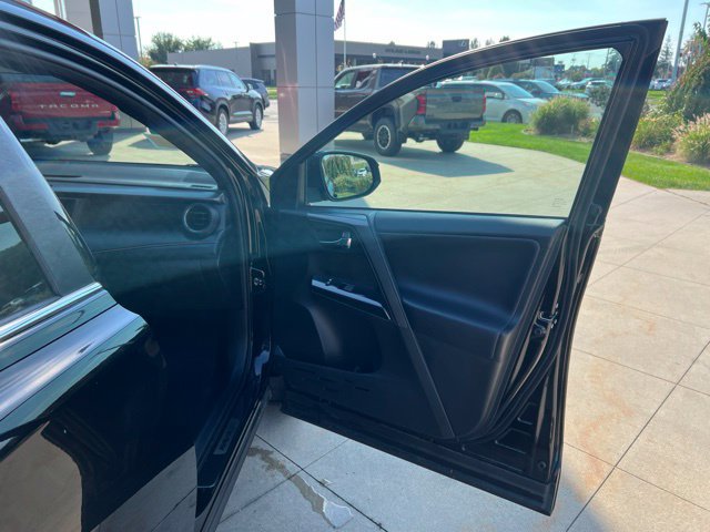 Used 2018 Toyota RAV4 SE w/ Power Extra Value Package AWD/4WD image 35