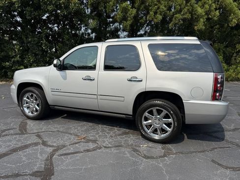 Used 2013 GMC Yukon Denali AWD/4WD image 3