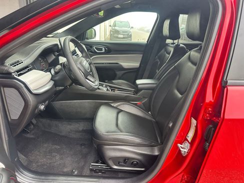 Used 2025 Jeep Compass Limited image 27