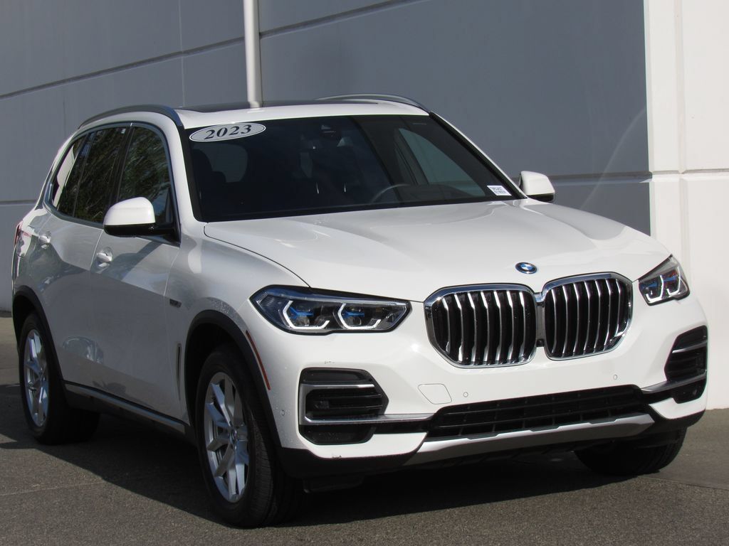 Used 2023 BMW X5 xDrive45e w/ Executive Package AWD/4WD image 2