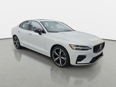 Used 2023 Volvo S60 B5 Plus w/ Climate Package image 3