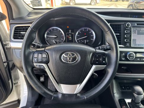 Used 2016 Toyota Highlander Limited image 22