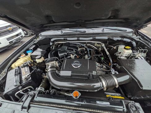 Used 2010 Nissan Frontier SE w/ SE Value Truck Pkg image 27