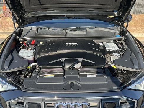 Used 2023 Audi Q8 Prestige image 8